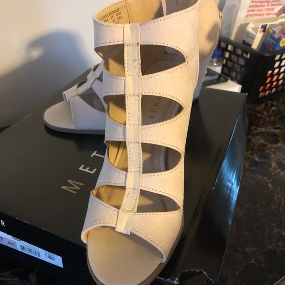 Shoes - Picture 2 of 5